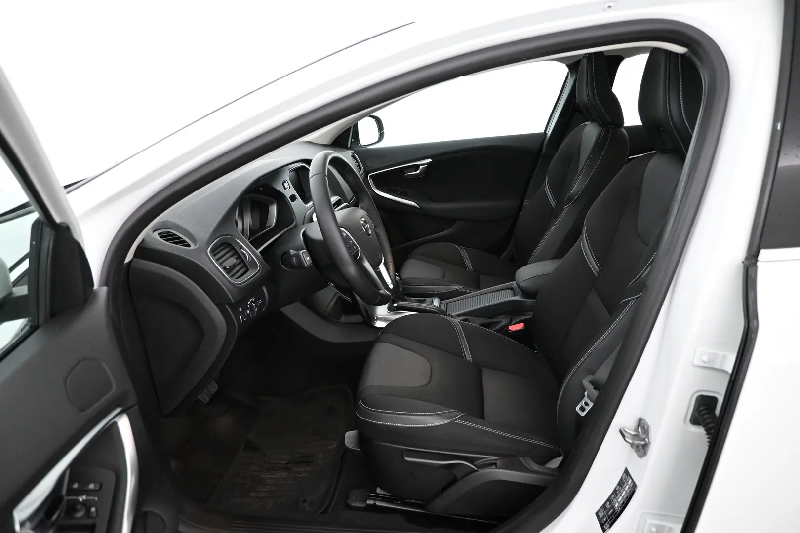 Car Image - 4hMAA9BLCm6r8kfdQhMHx2