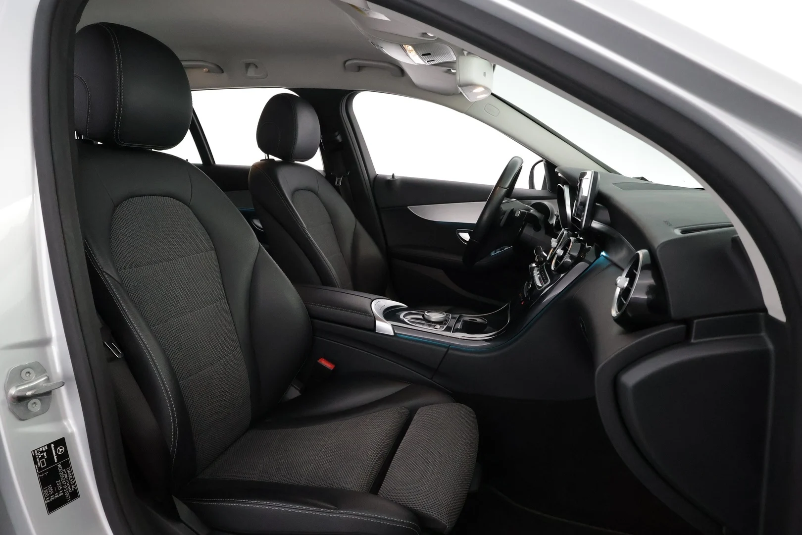 Car Image - UbfEOenmW31MLTRq0jWeV