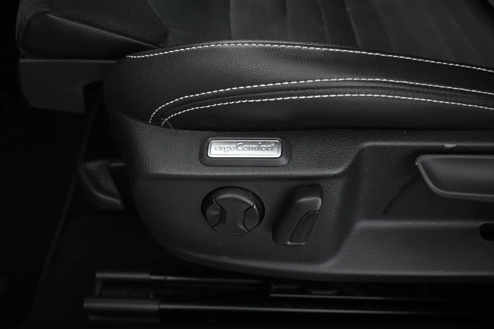 Car Image - 7qKM8SmkIEpFWAbqzRMux7