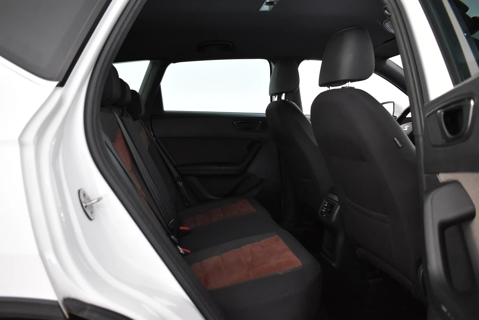 Car Image - 3B9nX9EcaVxU2ZPgLYl0Nb