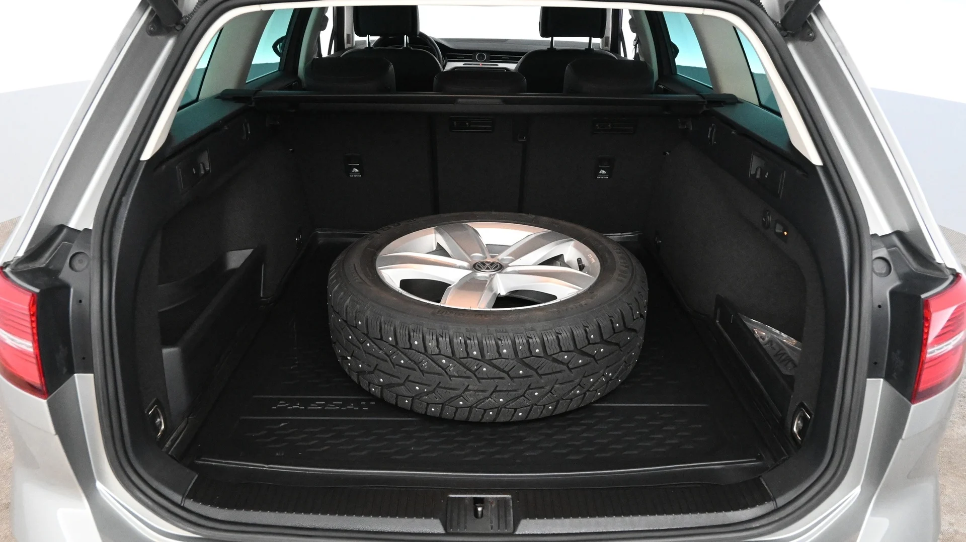 Car Image - 2dHK4f4dJsyOhgE5VV2QF0