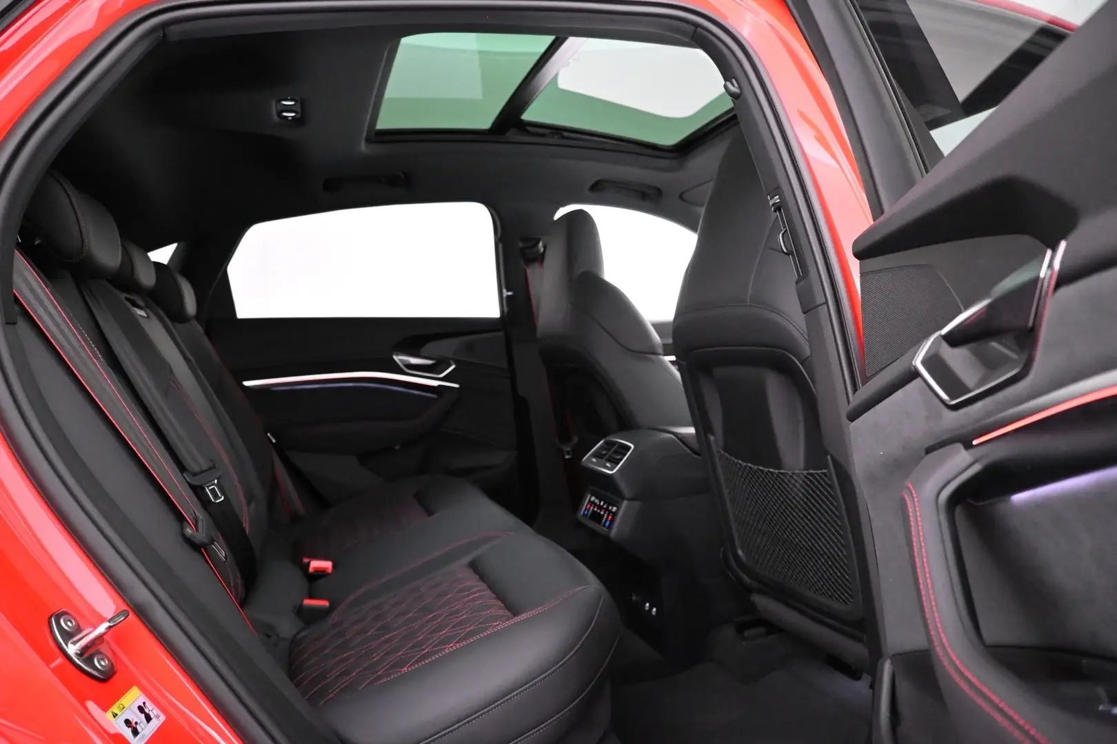 Car Image - 79TG8GiCDd5e8RDns5ghYe