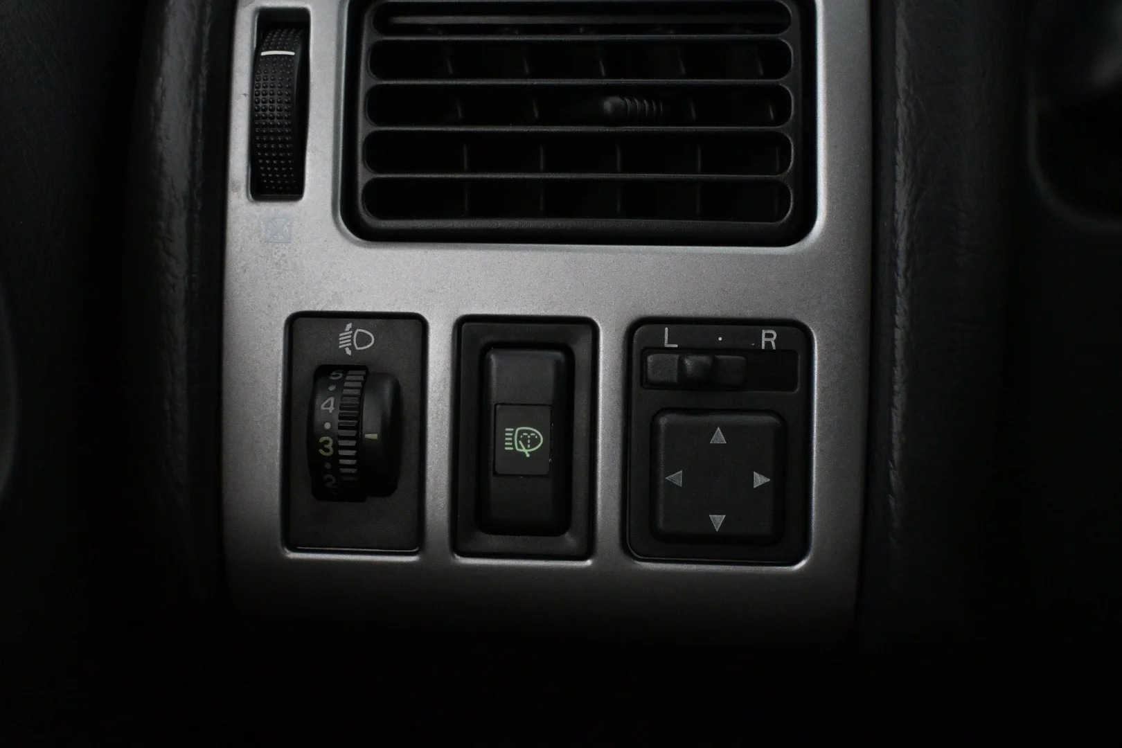 Car Image - 7N1EjQ1dXpZb9xHLYUWMX1