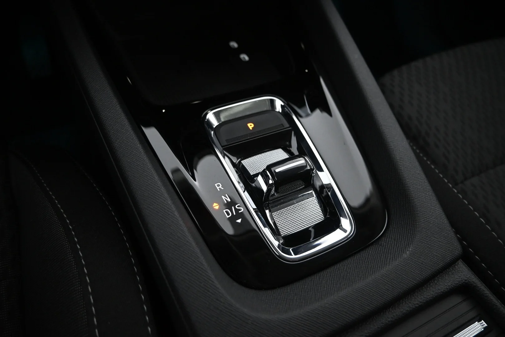 Car Image - rSIxdrZnENc5hO419iEYC
