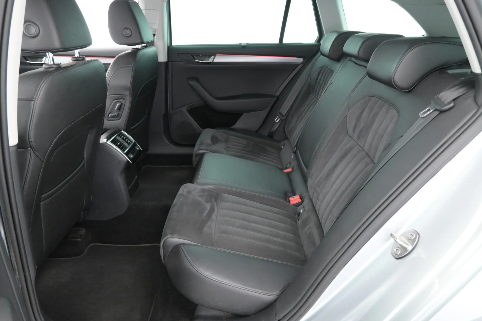 Car Image - 10NYLuMF3T2dVnSkDqeNfB
