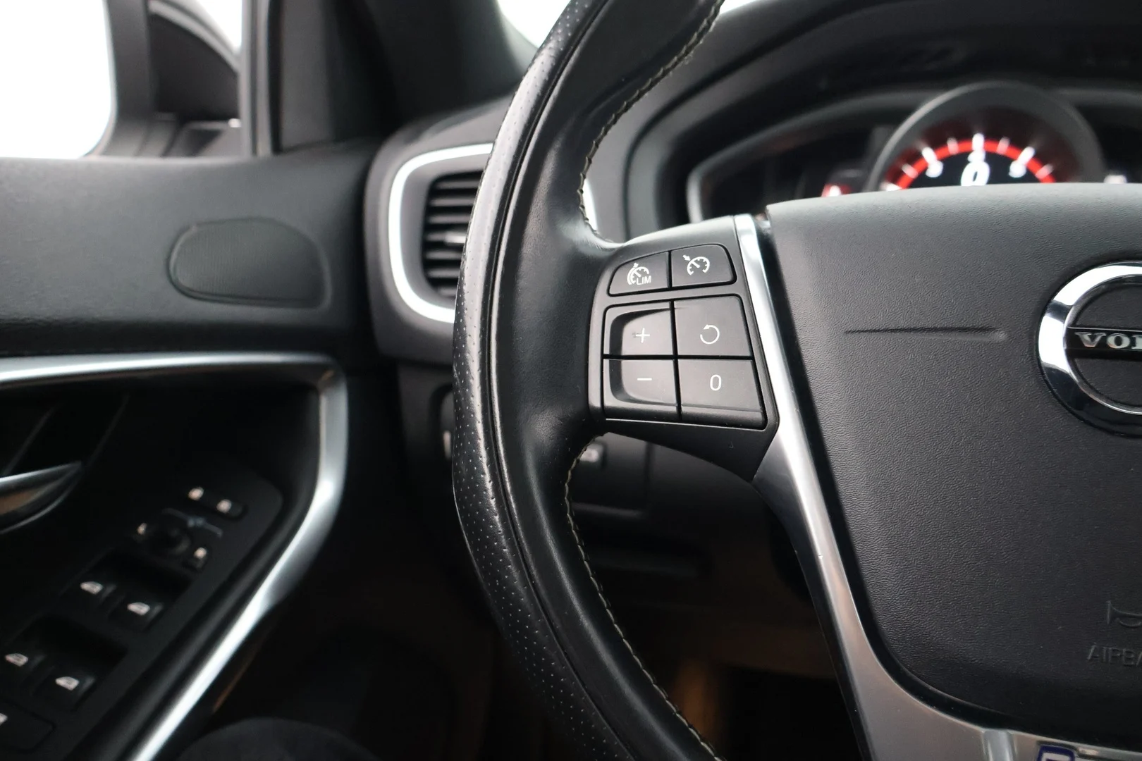 Car Image - 6Q4TU4tVTs8nZwpSYBlD9V