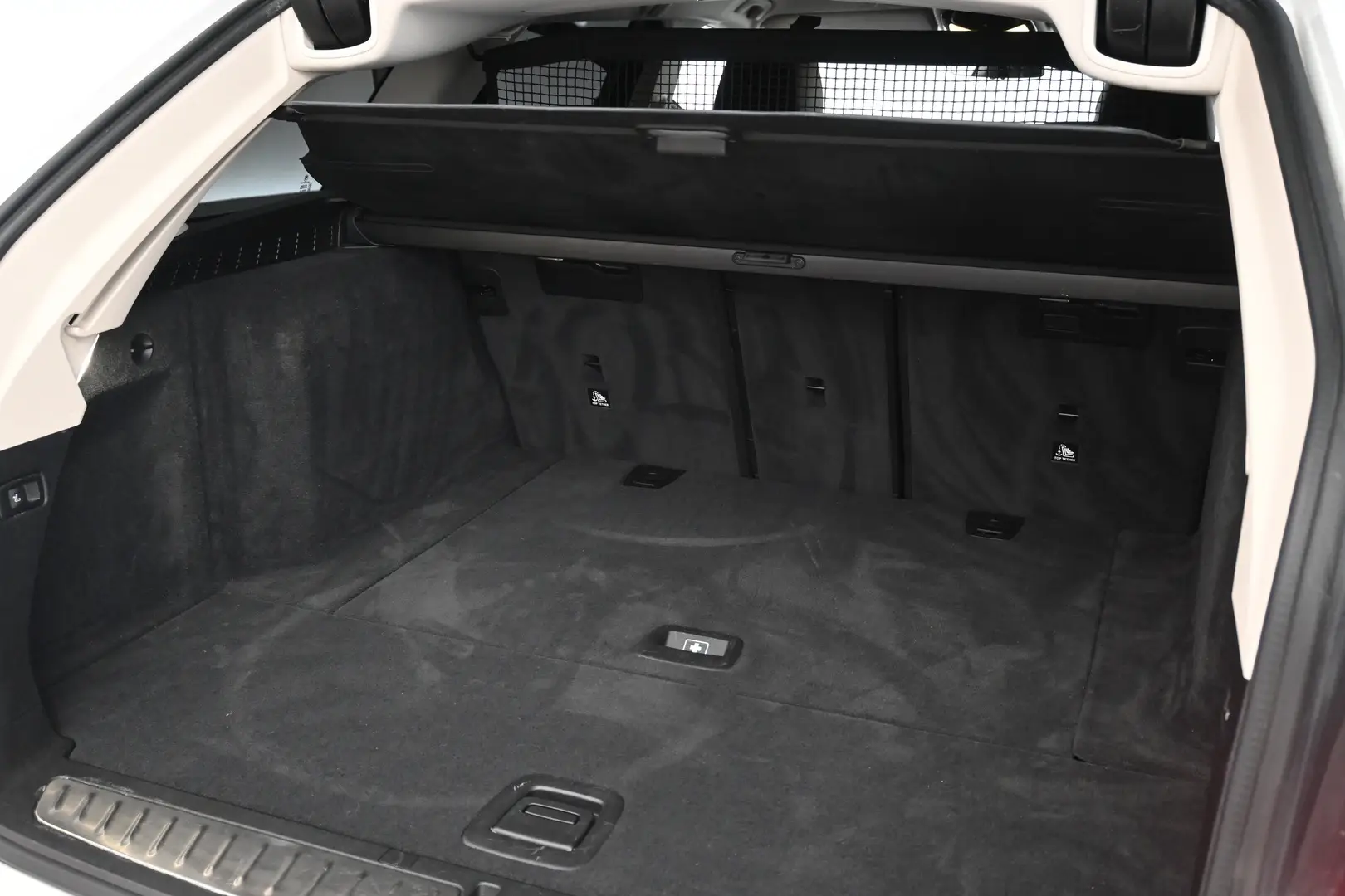 Car Image - 9RPNEC32VBFpnnaS7VdfA