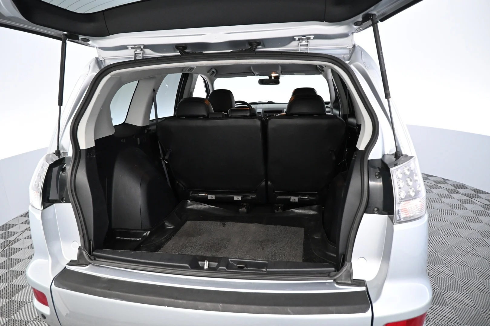 Car Image - 6SB4z3mt2Fi9vzv4GzrEbW