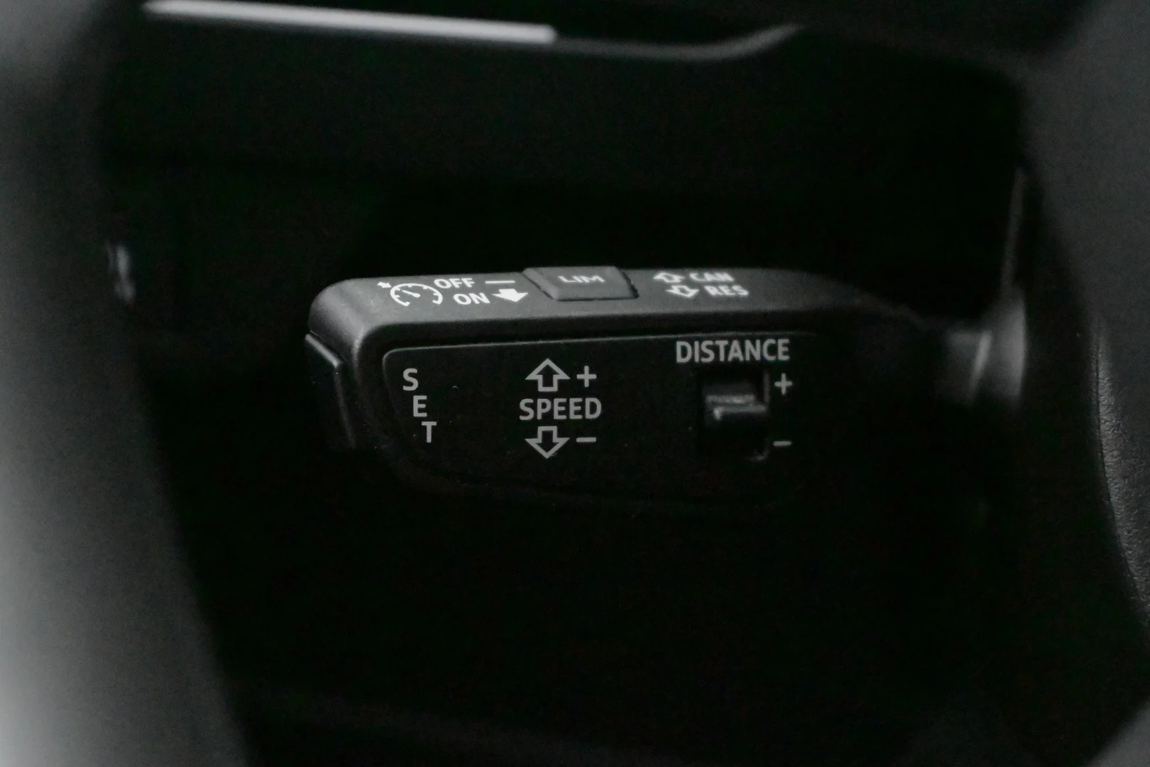 Car Image - LaDA1ZLgd21OJMZKhtWnL