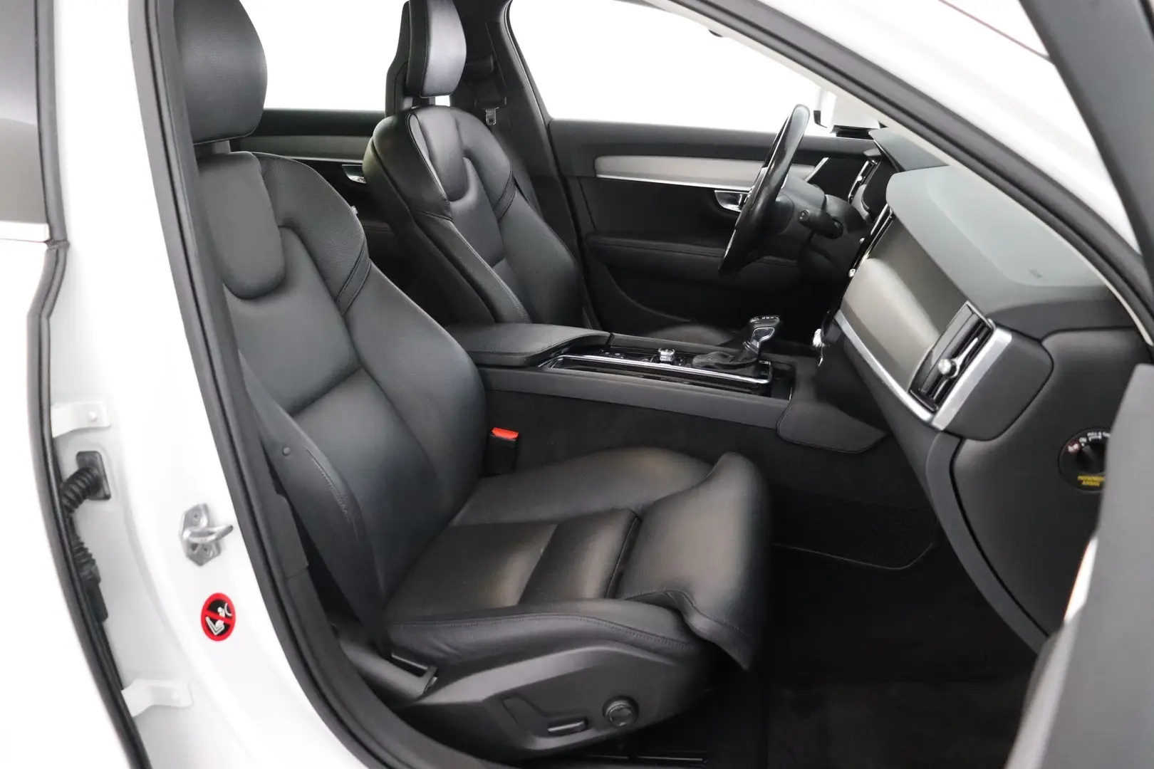 Car Image - 0JA1pmoMp7n2F8bnrVI3S