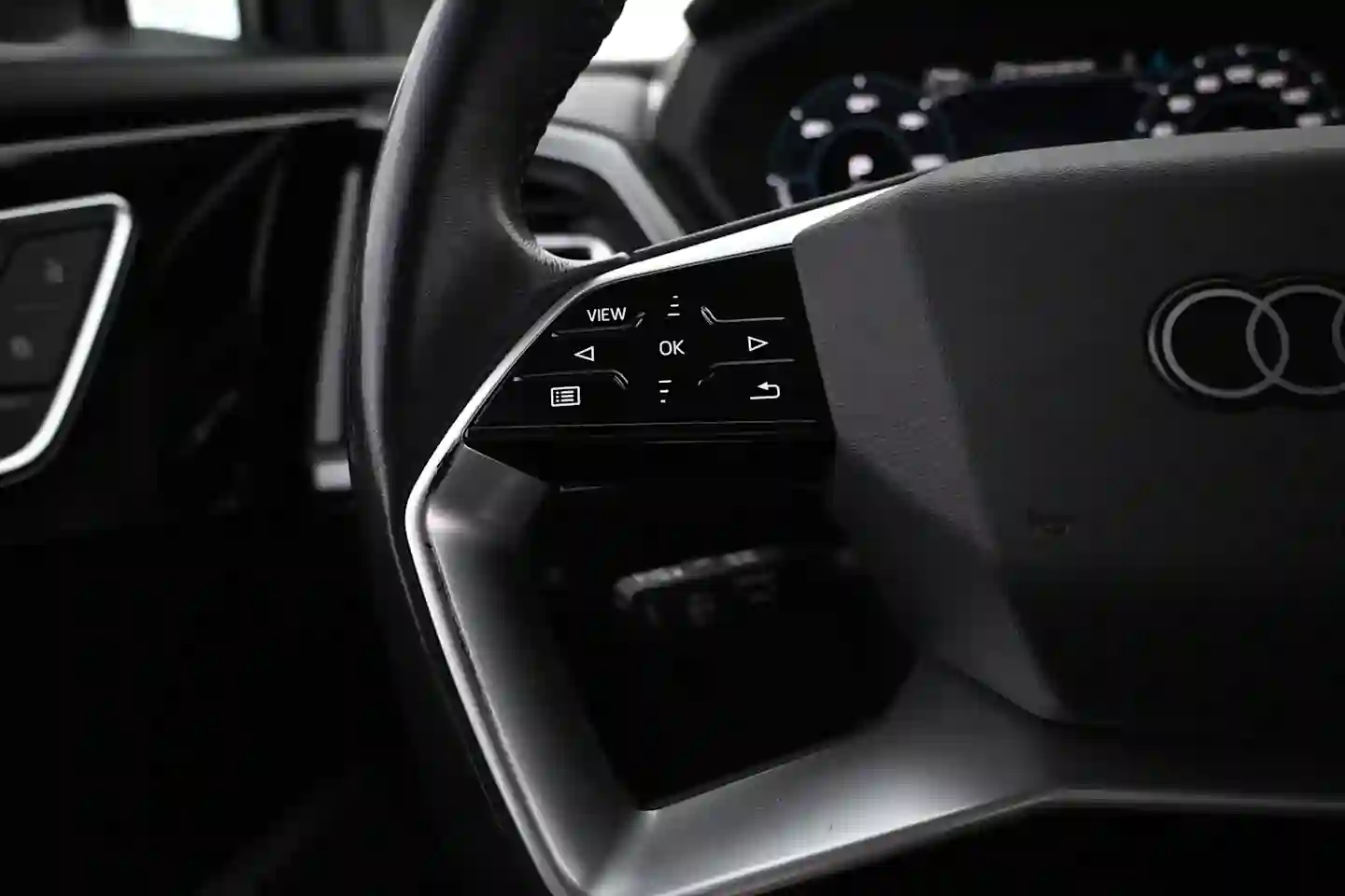 Car Image - 4zA6lbO5xYc18OSZOjR8Zv