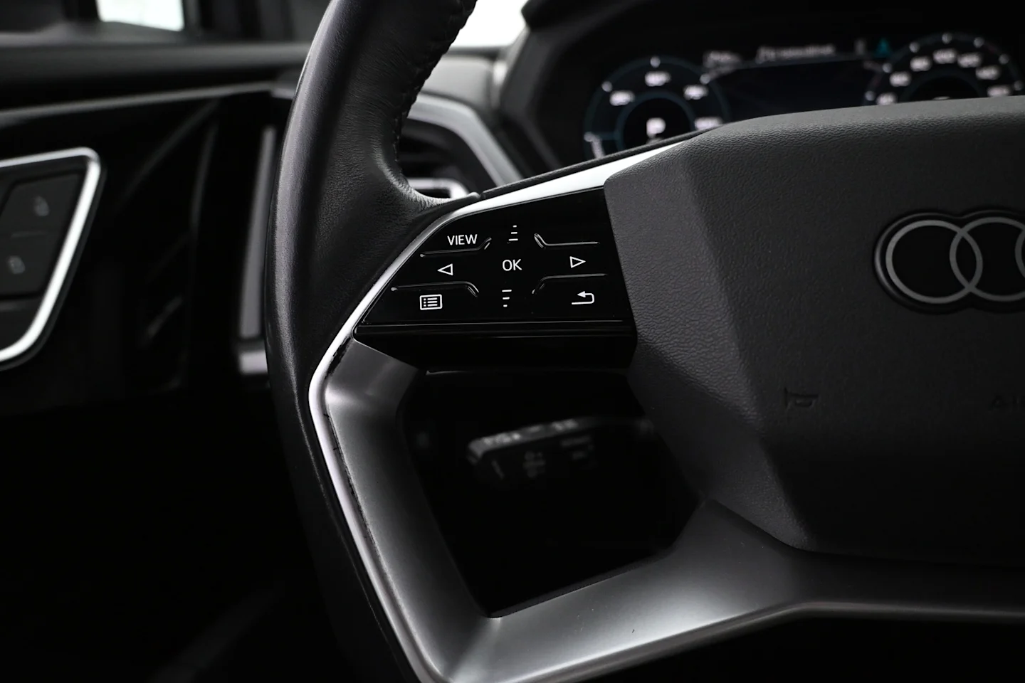 Car Image - 4zA6lbO5xYc18OSZOjR8Zv