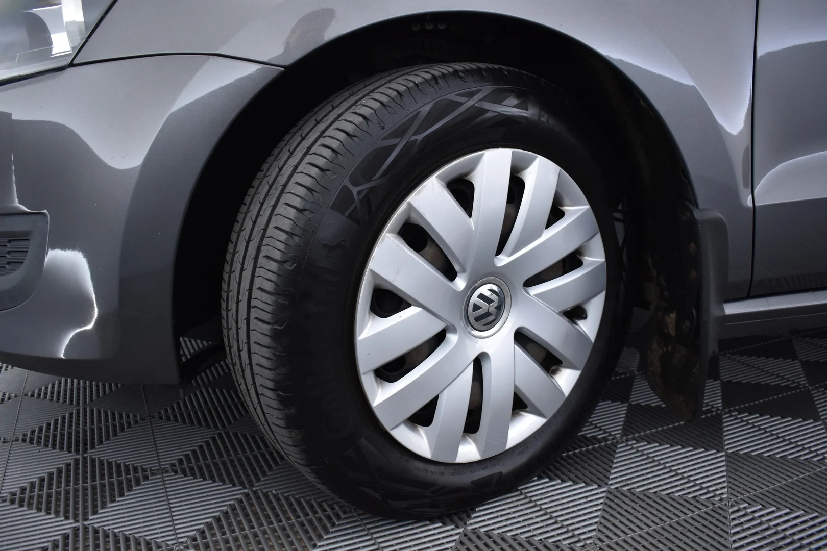 Car Image - 2rKn4bltKem4y3jaBfxYIr