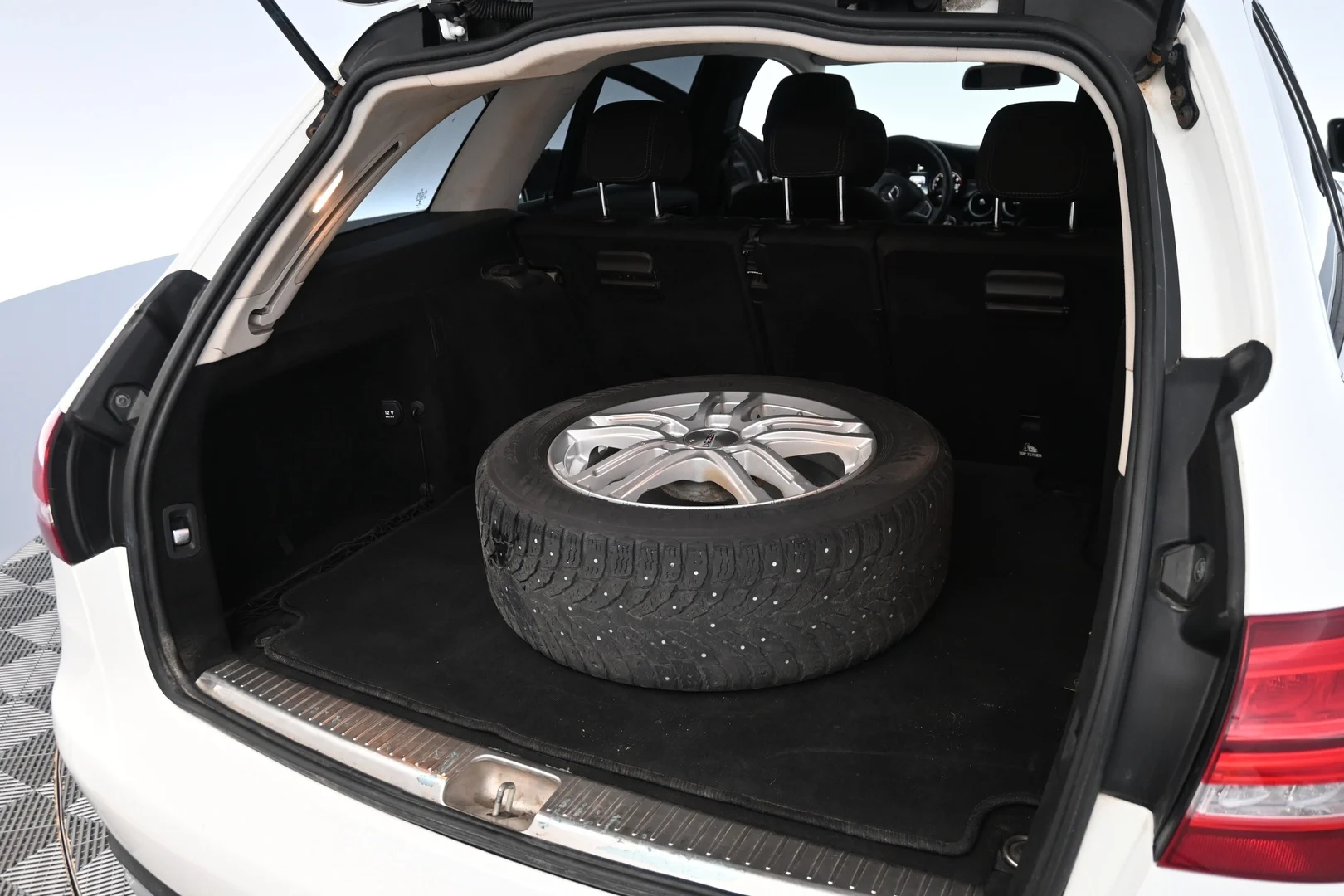 Car Image - 7EIWZH8T4AIq00V1zwe6Tp