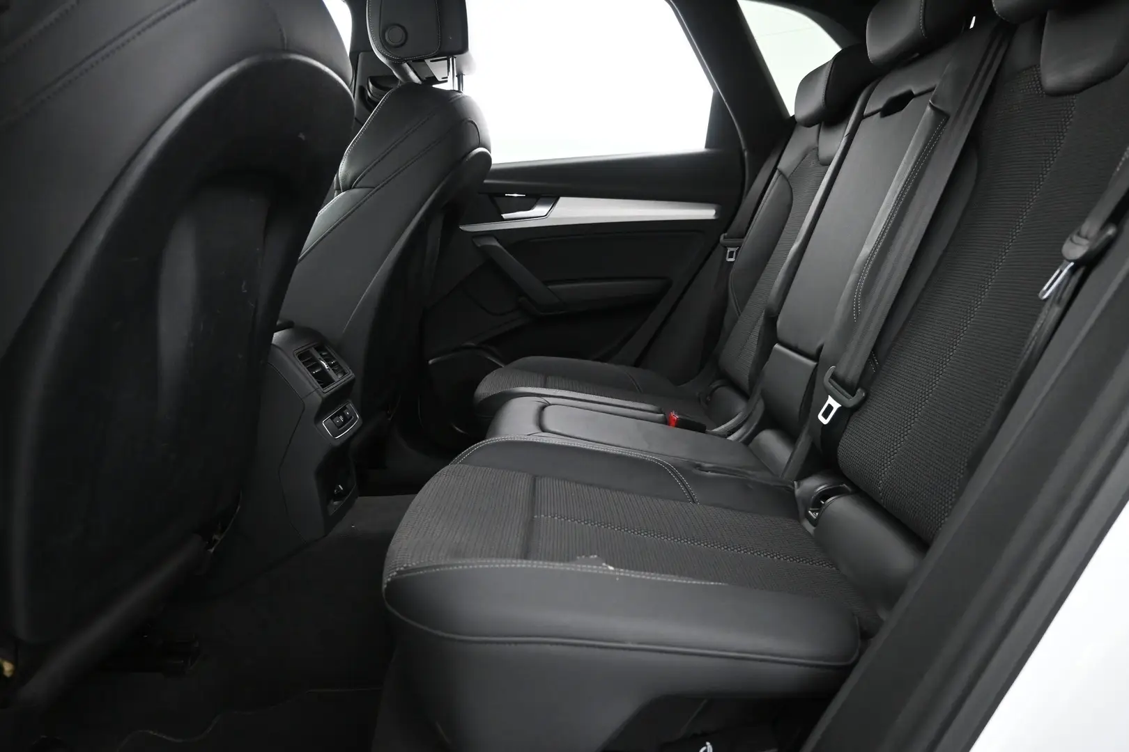Car Image - 27QmQ9zfGBD6VHxK5mPBhl