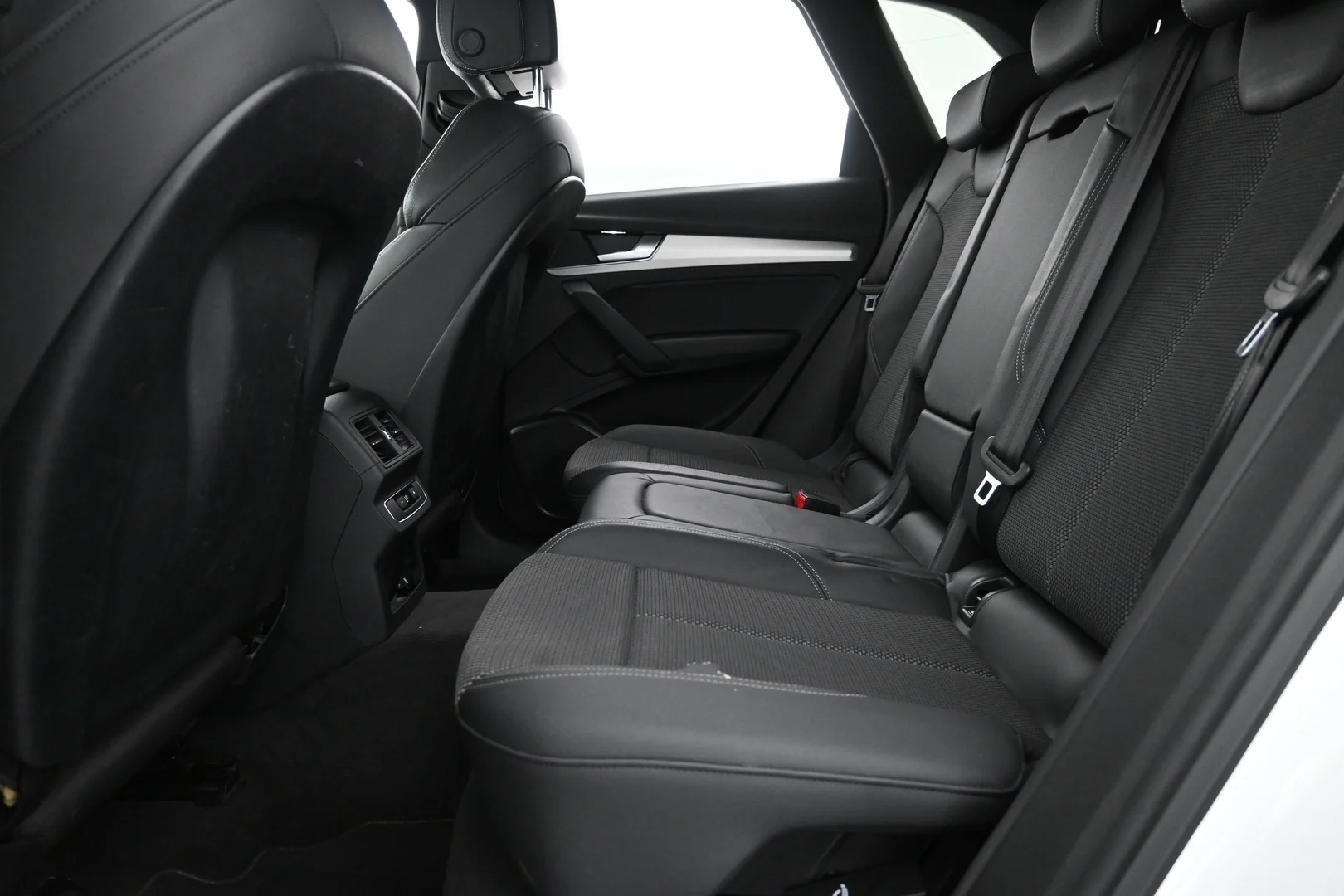 Car Image - 27QmQ9zfGBD6VHxK5mPBhl
