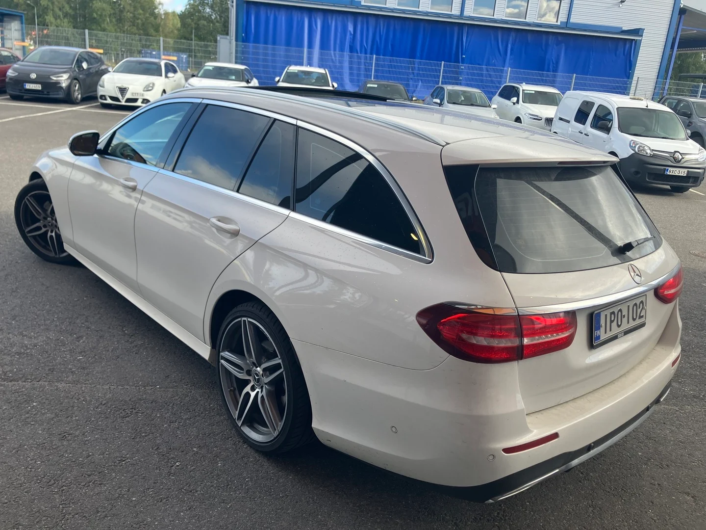 Car Image - 2BnhvIrReUgFO29p92IZ42