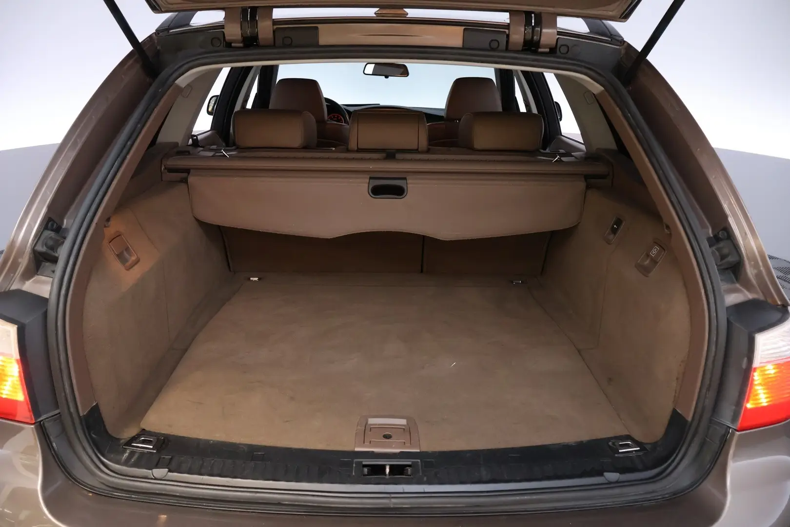 Car Image - 7Mk19kZHIt7cITSiXuEr3H