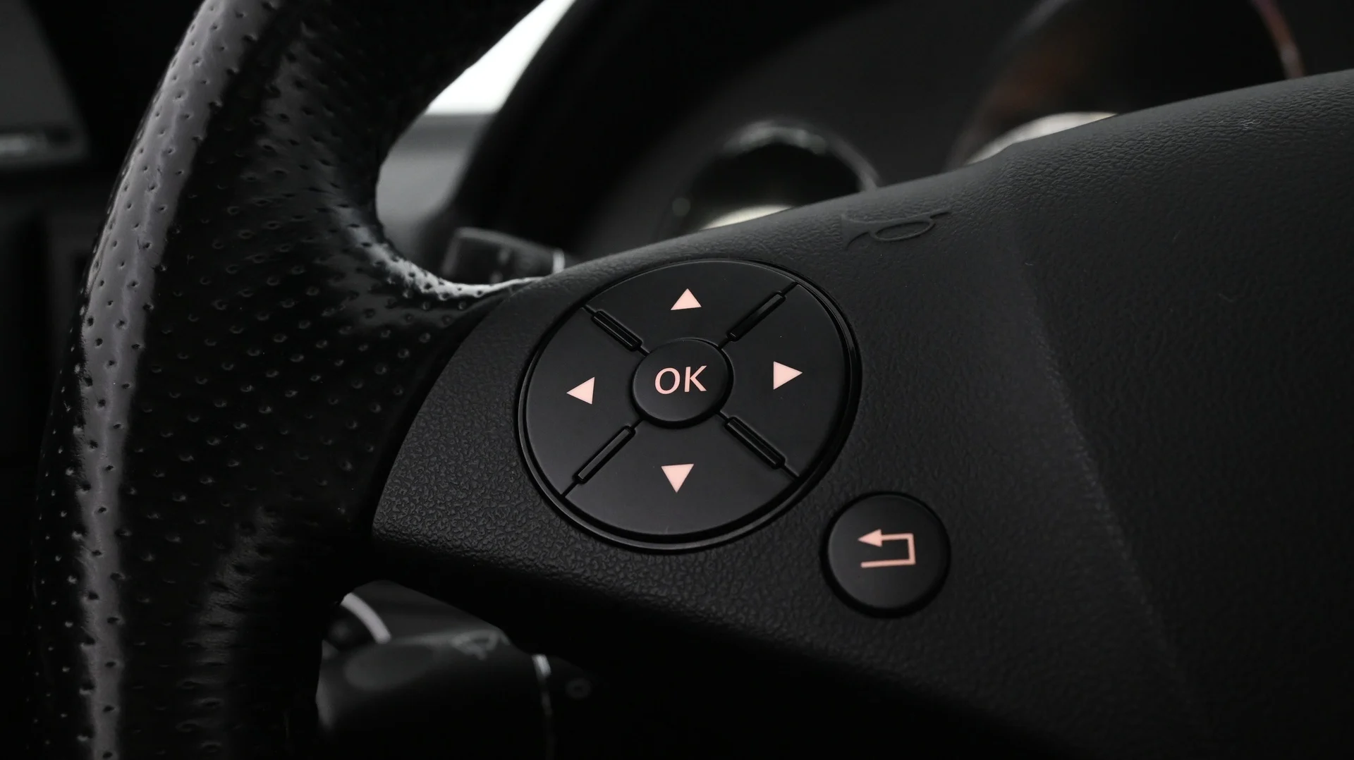 Car Image - 68EwaUgHiJRpJqni3njX47