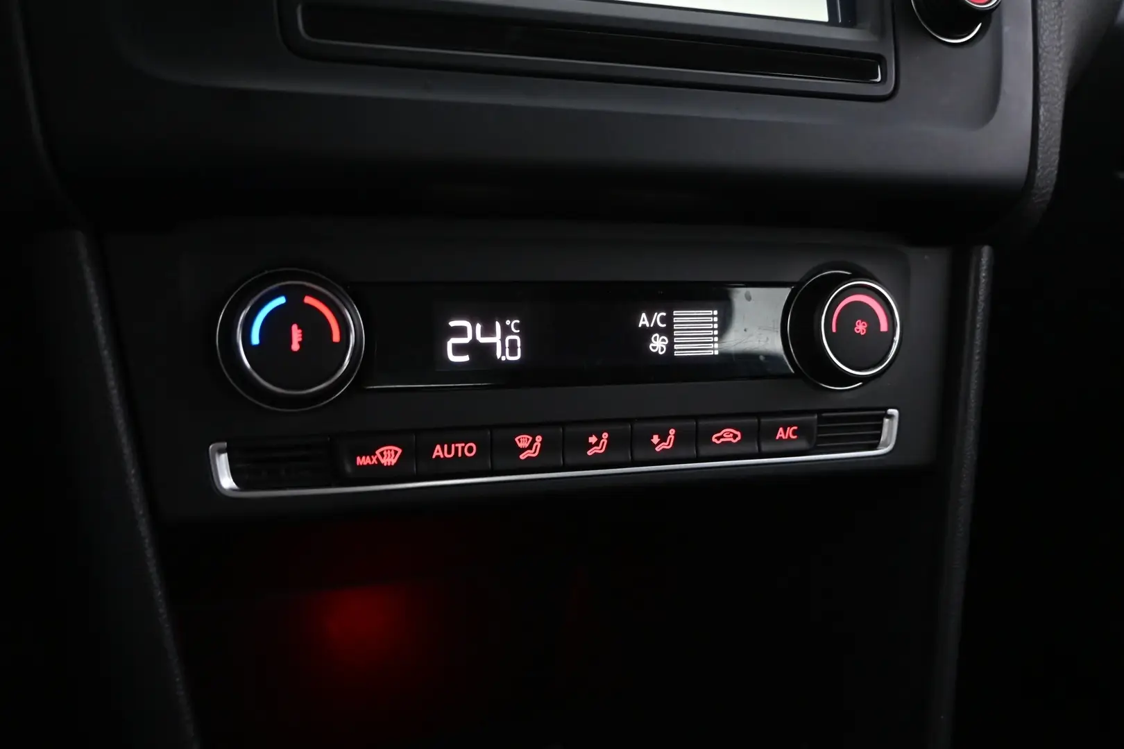 Car Image - 3Cv8vD8qEp9RQxSbxDk5xf