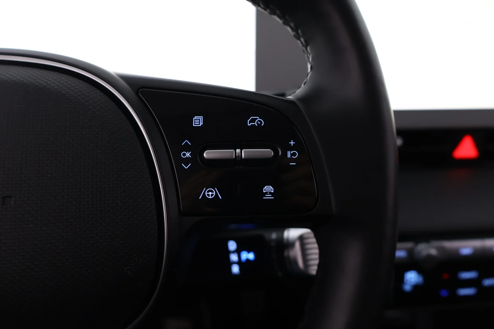 Car Image - 2kVwH8JO3uRpVMMKYSi2x2