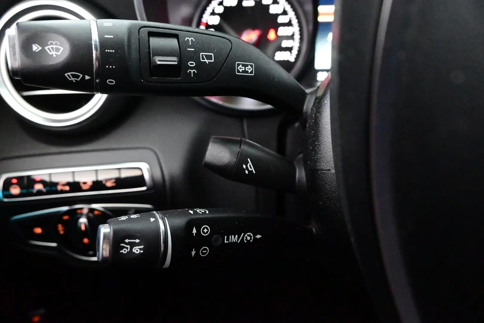 Car Image - 3Q1cmYW1wquo21rty4CEox