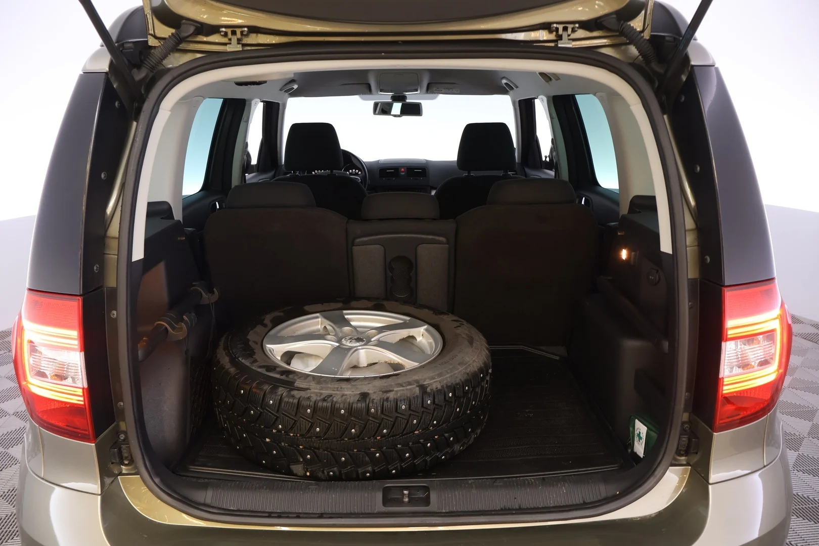 Car Image - 4vYfjYWqjvfS7BXZvbHMR