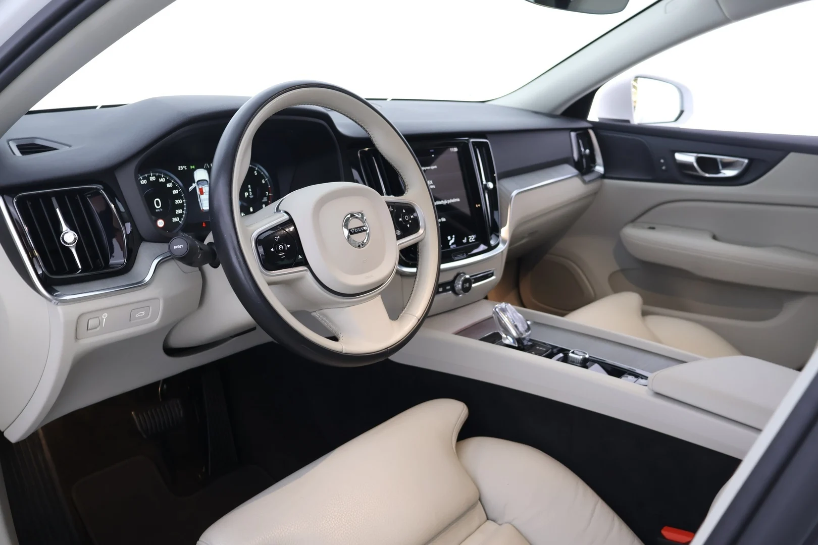 Car Image - 4eq9DvuzFt5uG0Tt1i15BB