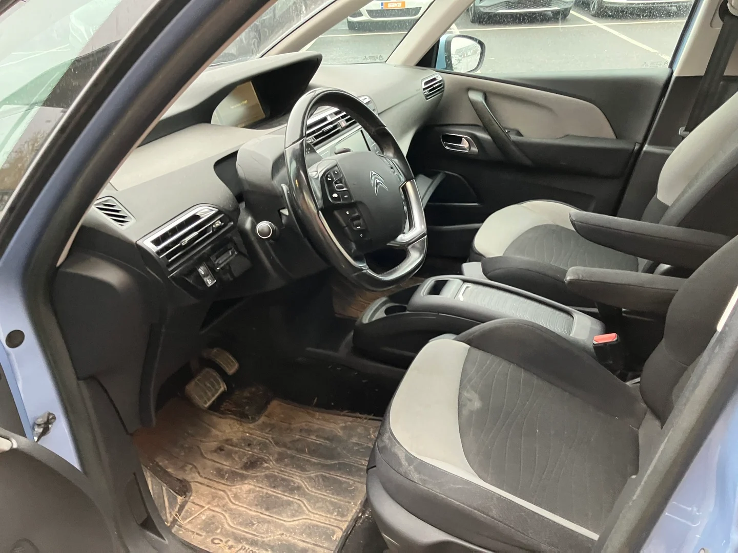 Car Image - ojtgYDbJjVusnmhPzNYu2