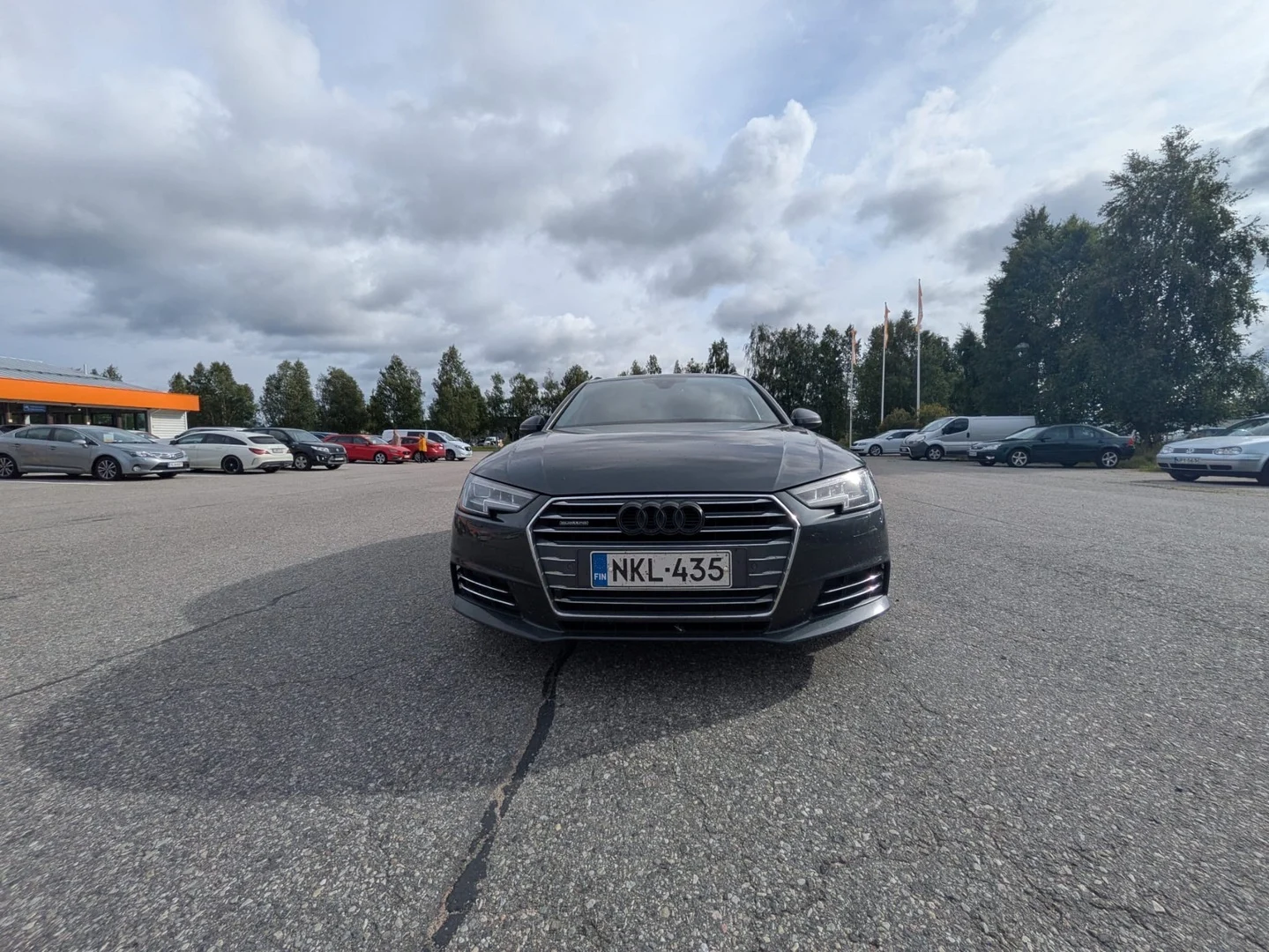 Car Image - 4EHQKX7iCwOX8tT5VdrZjU