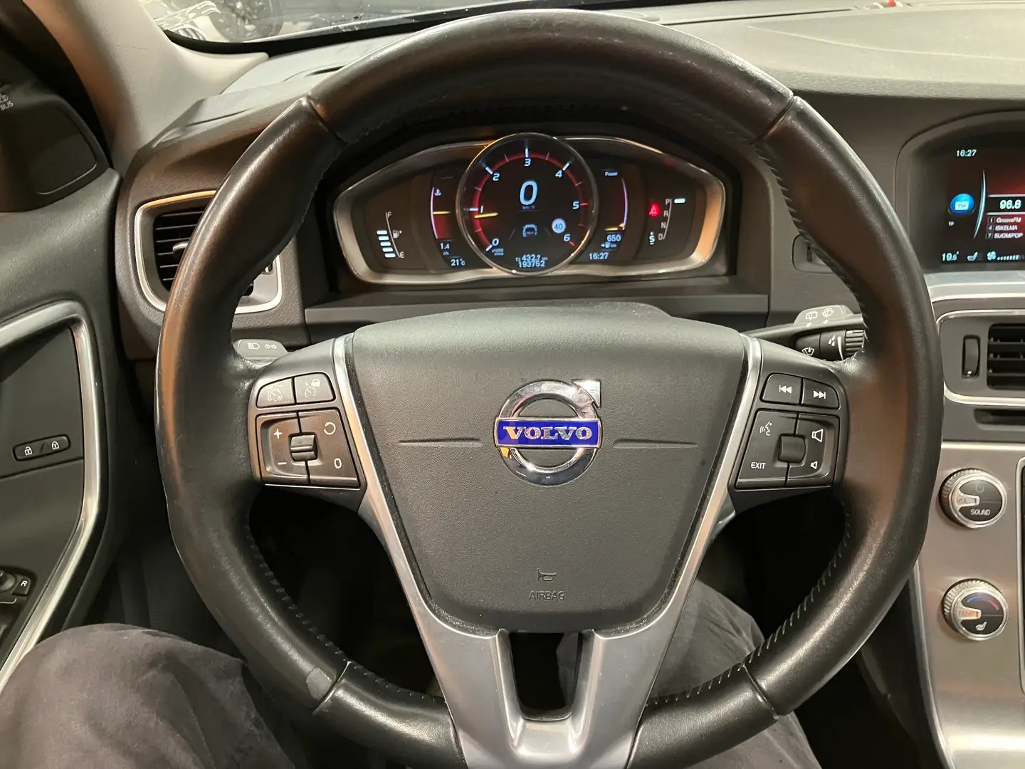 Car Image - 70Zqh7uzKcEiQXcGwUBamI