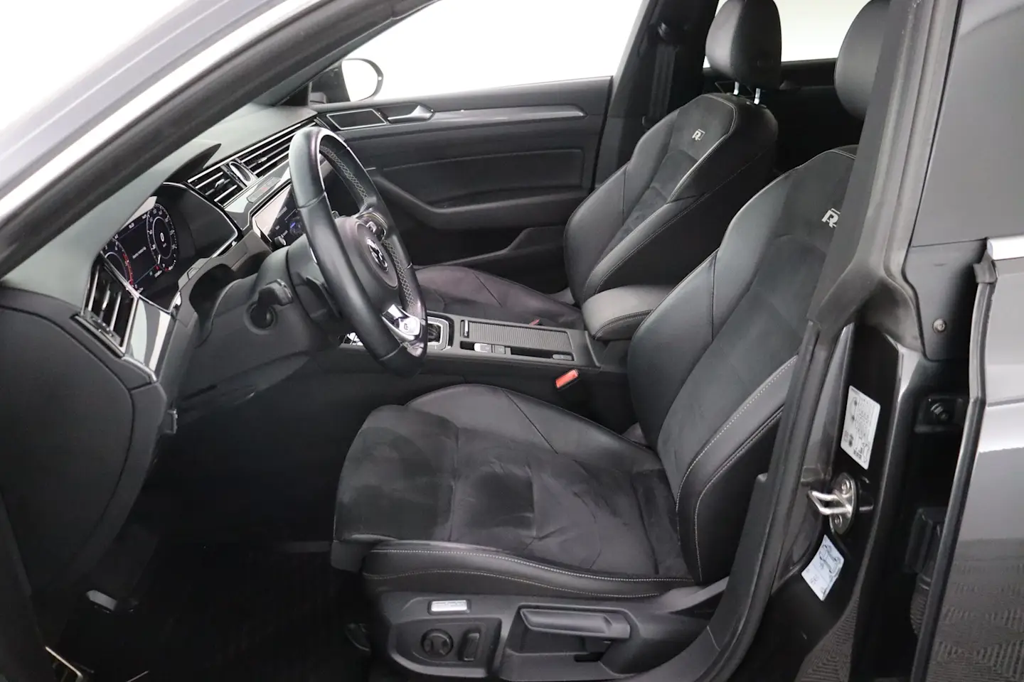 Car Image - 4LtI4wrhUChDjwI0wle9hs