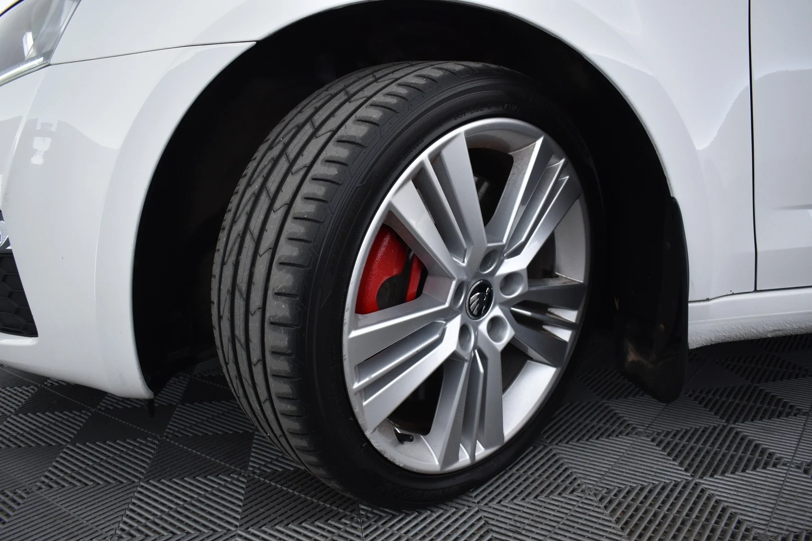 Car Image - 4qOYpgaHvDrwNu5xMOXfRt