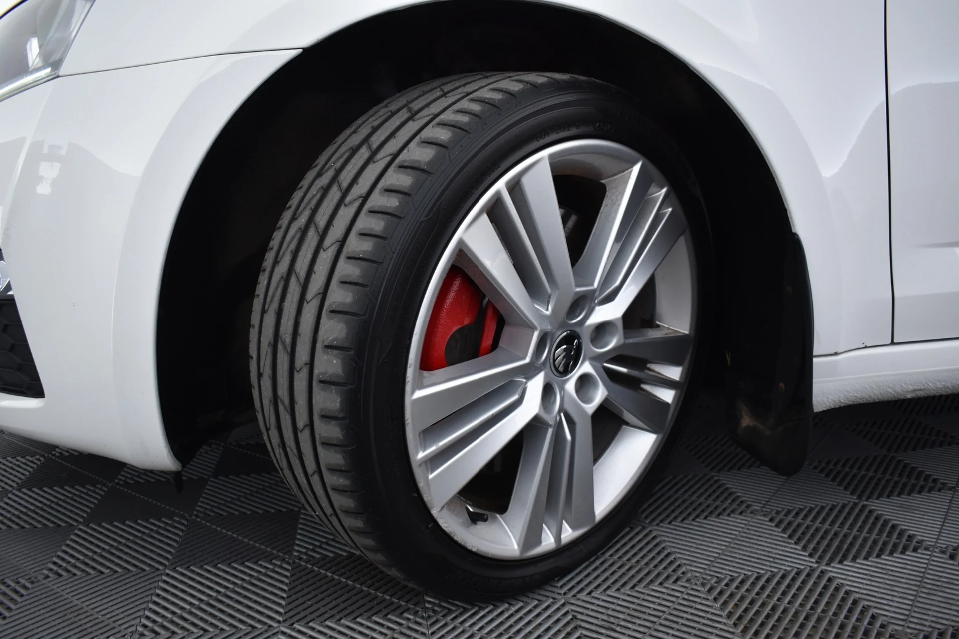 Car Image - 4qOYpgaHvDrwNu5xMOXfRt