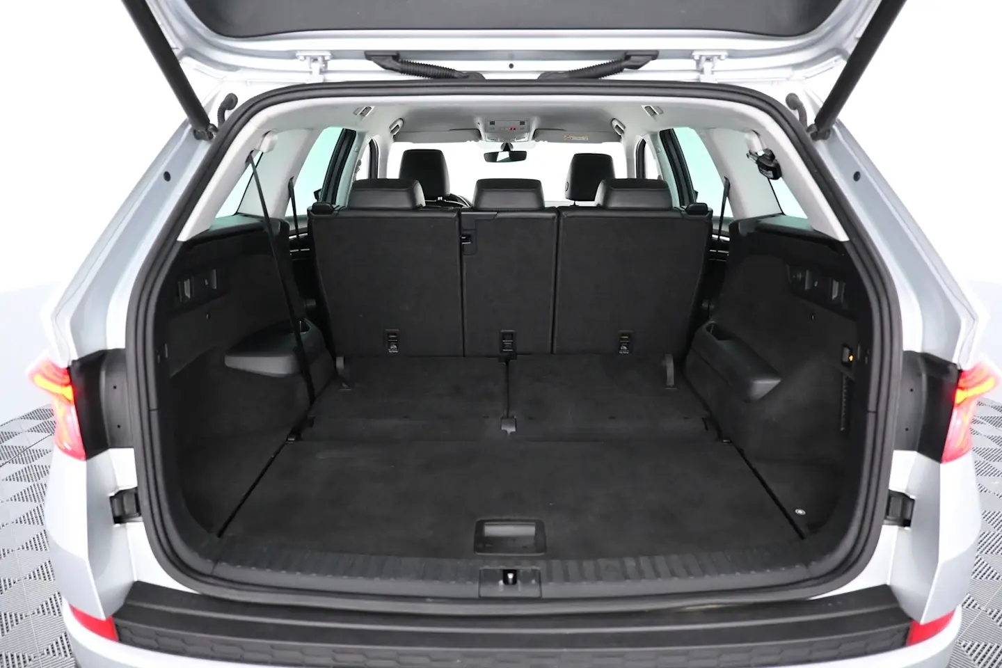Car Image - 3nx2S78ilQhl3rLAELbaHH