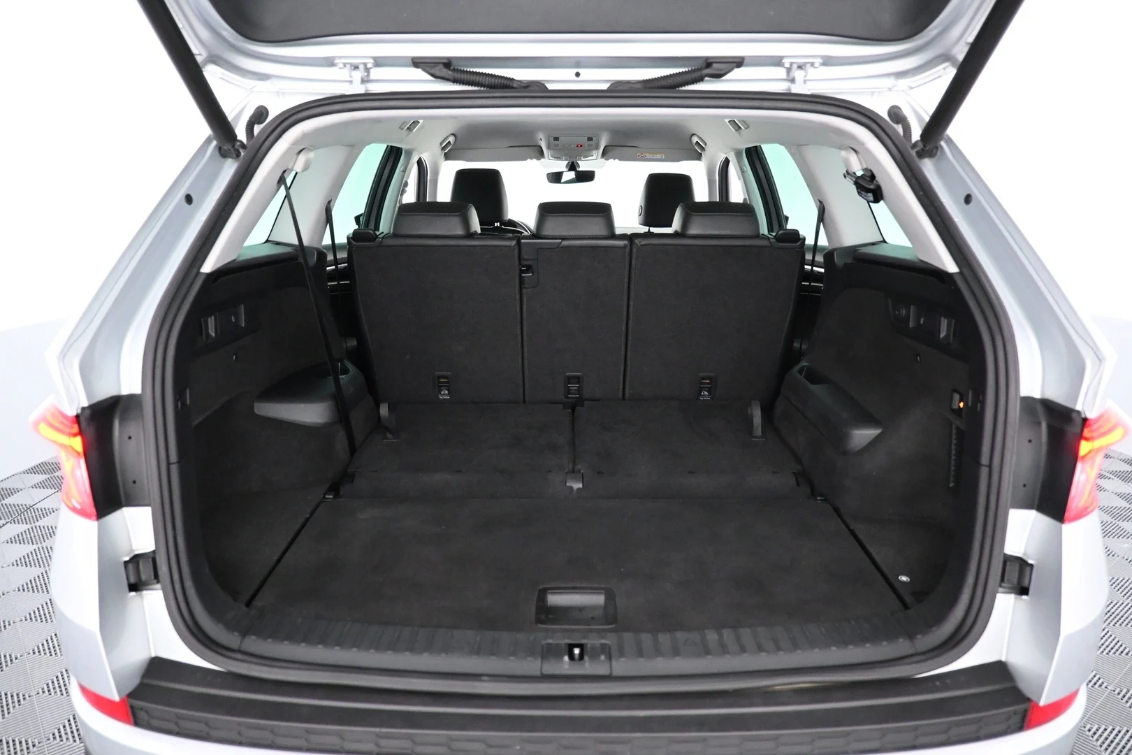 Car Image - 3nx2S78ilQhl3rLAELbaHH