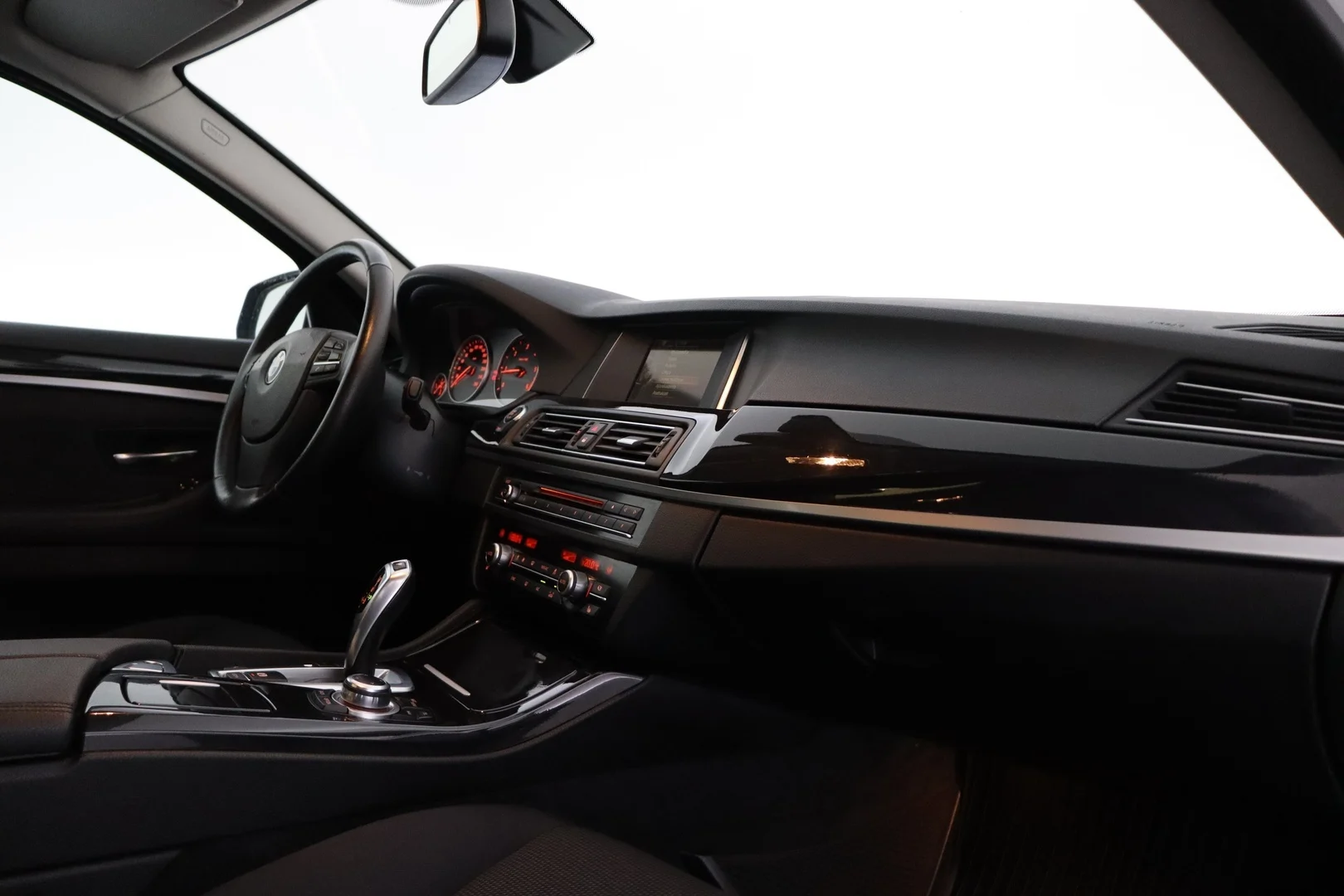 Car Image - 7LUTwJHigSJiHn3vPLKY35