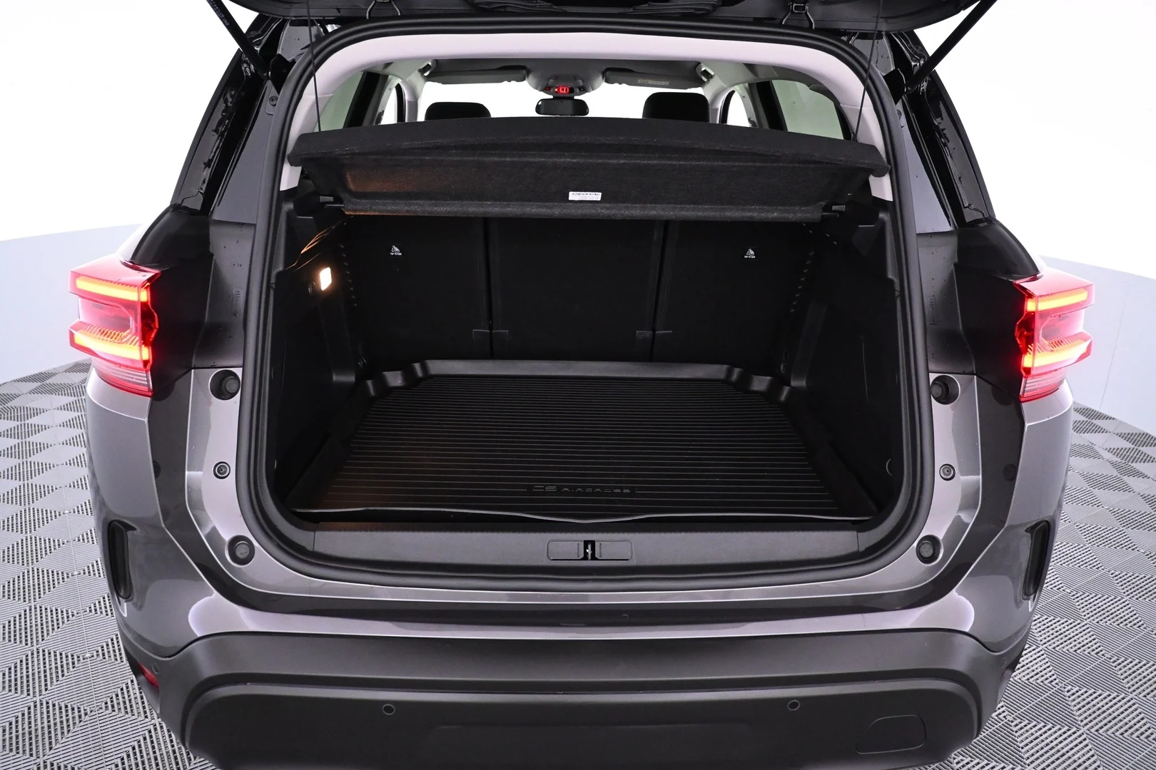 Car Image - RWUy3nRKs5nhBt9tKluTJ
