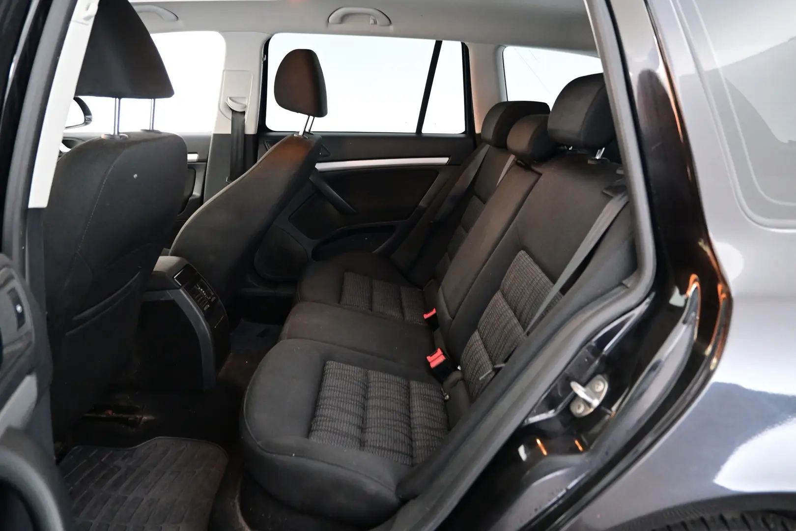 Car Image - mg2vJldTOdFbKZNs4RcwH