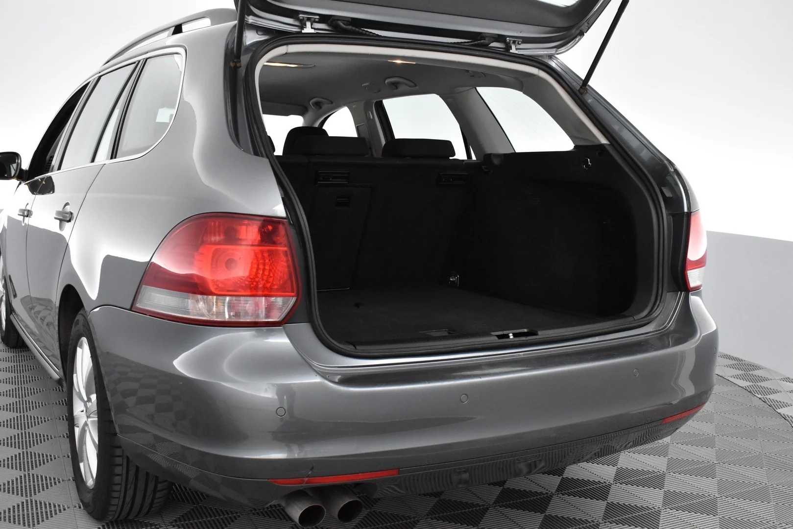 Car Image - 1ABy5eIMUFbiKV30ewBr7k