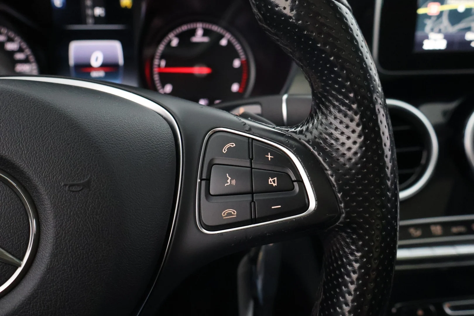 Car Image - 29nzVooUGKDbTblcuuT53w