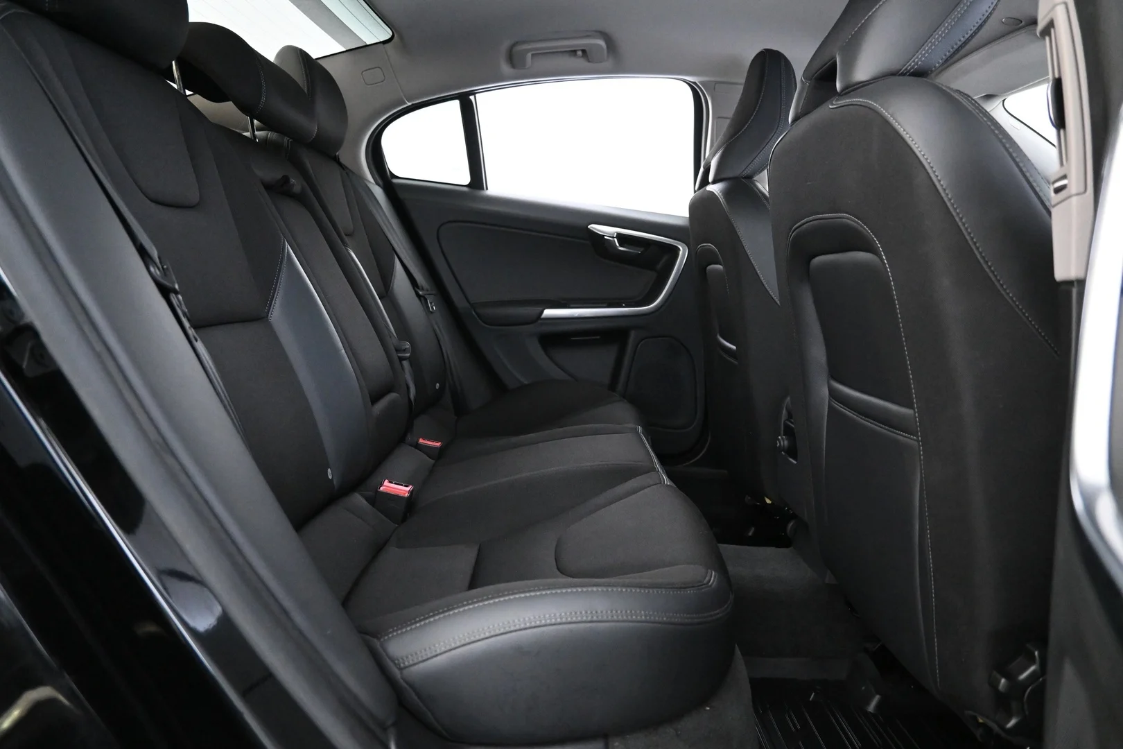 Car Image - xCn8suA2eBqqSjprAaUVi