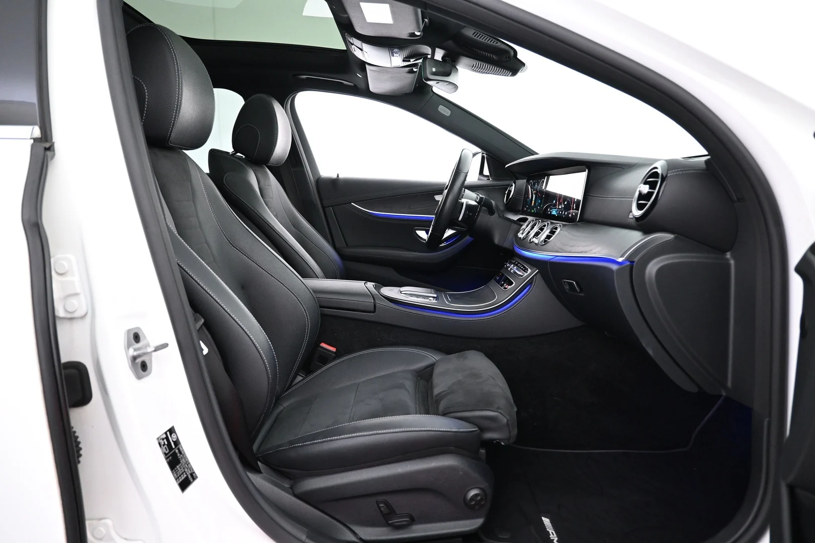 Car Image - WJuxjk9xFdKLqnzcll9p6