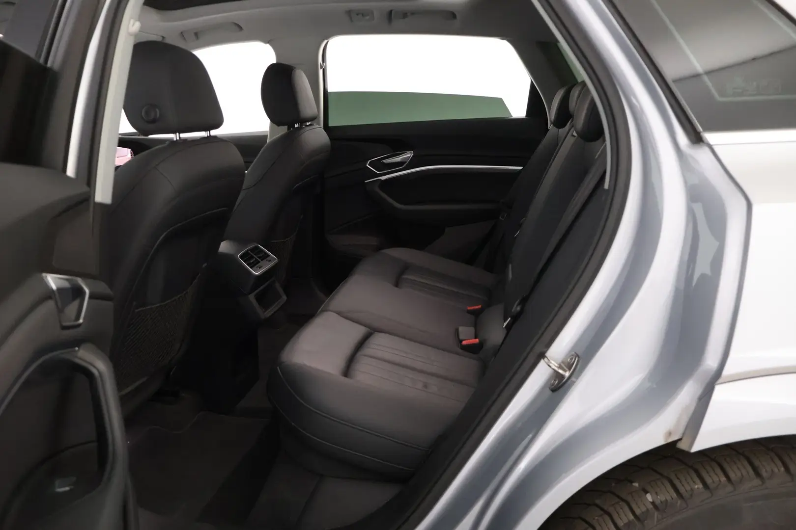 Car Image - 3zInkLPjD6MbFQSr7Z8DgZ