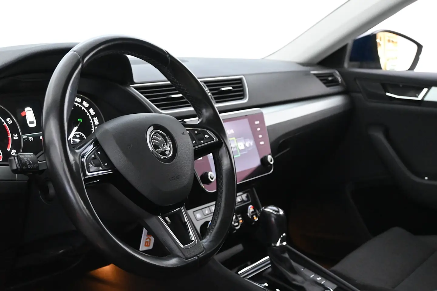 Car Image - 3pMDtqbL1vTjAJqYE414xb