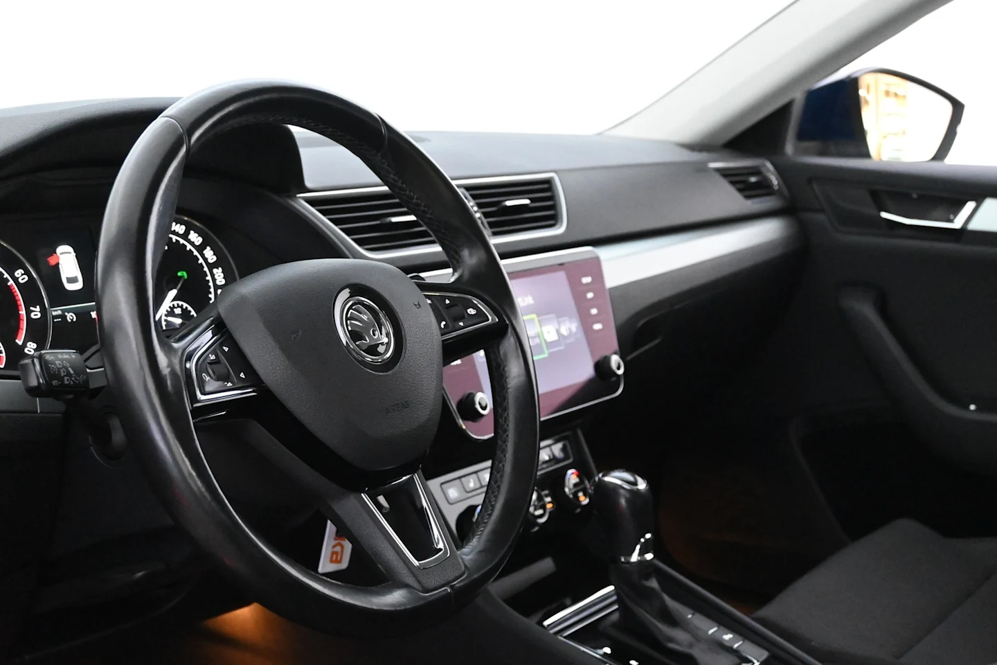 Car Image - 3pMDtqbL1vTjAJqYE414xb