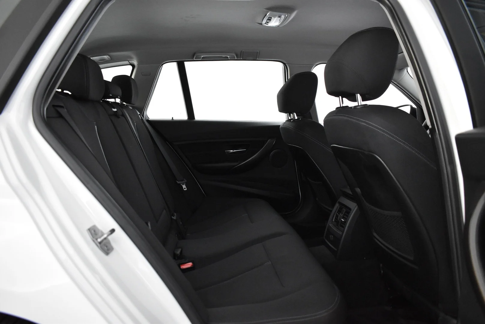 Car Image - 1fsjCbeoVV8EYoXFR6NBJg