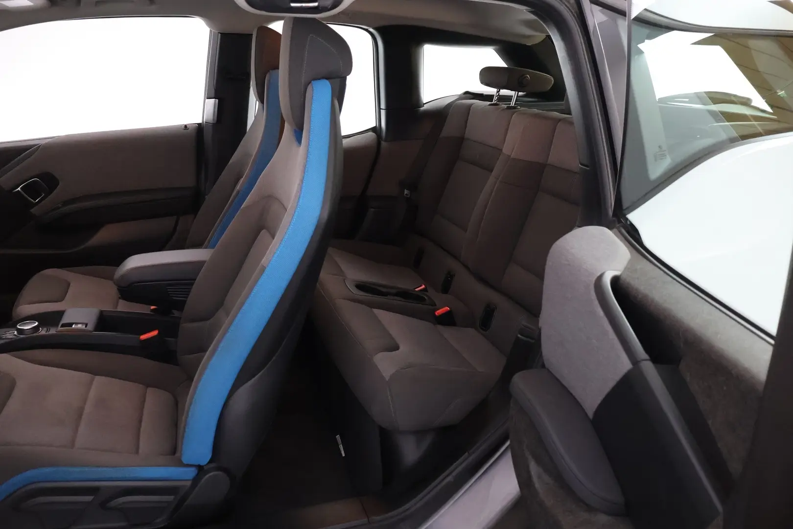 Car Image - 4914r7kvcLmcNP4Uvdiw6r