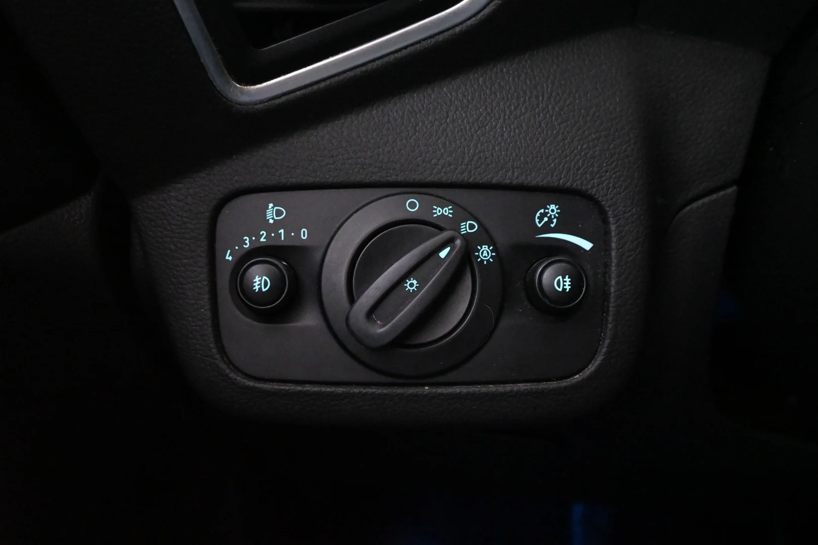 Car Image - 4M9CwUYZBEYrgNSxNn6oRM