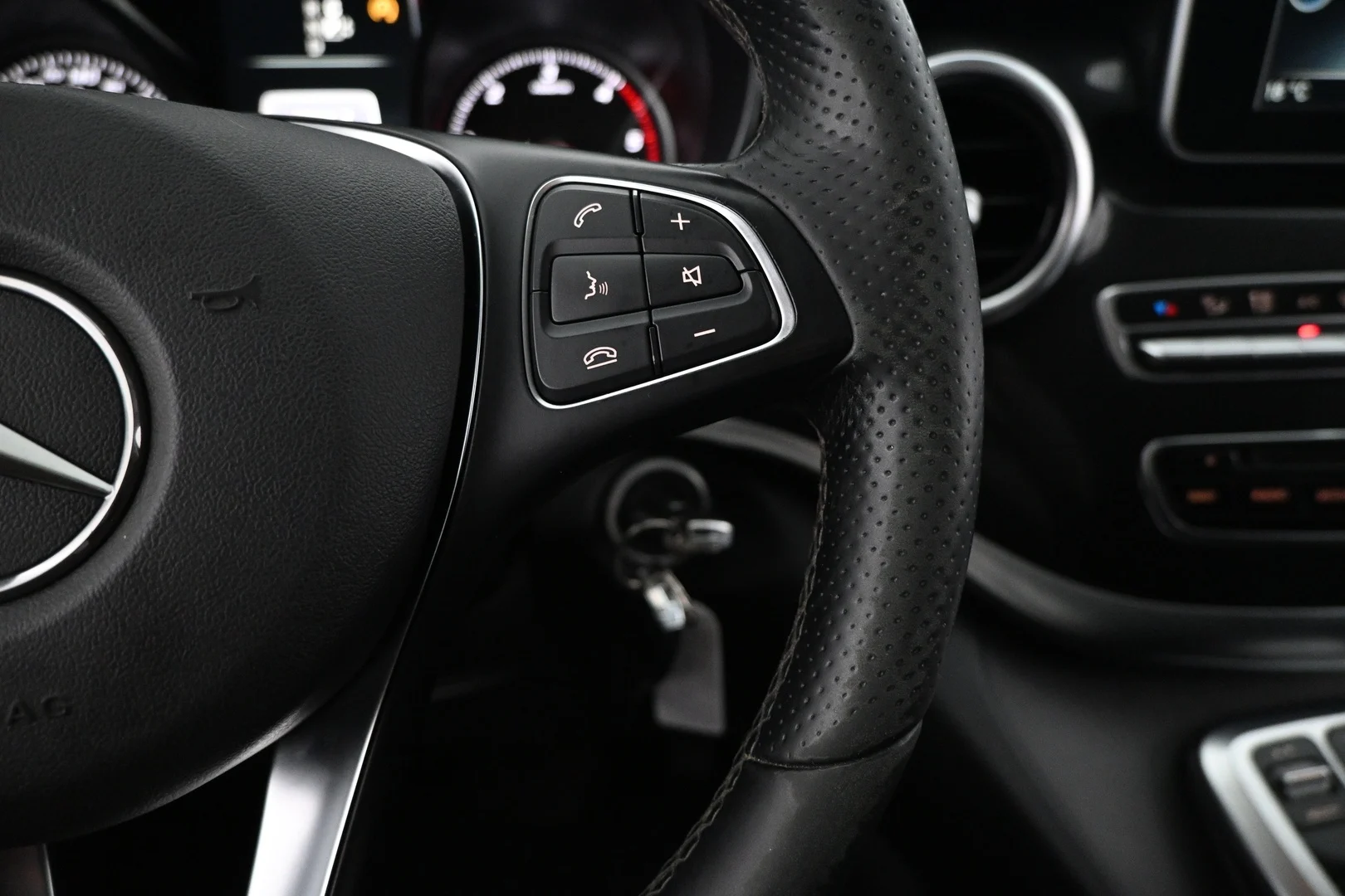 Car Image - 6VKJOyaOFZBEtN715h3iex